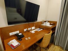 ８時過ぎにホテルに到着
ドアは閉まっていました
ボタンを押し開けていただき　チェックイン
翌日の朝食時間とメニューの選択をしました