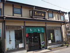 鳥居の近くの和菓子屋「紀州屋」。
焼きんとんの文字に惹かれて入ってみます。