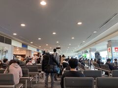 空港に到着してしばし待機。