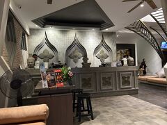 　フロントも申し分なく素晴らしい。ソファ－でウェルカムドリンクを頂きながらスタッフの方が丁寧に説明してくれました。
　綺麗な発音でとてもゆっくりと英語で話してくれるので、ハノイで多少耳が慣れたこともあったのか、英語苦手な私でもかなり理解出来ました。