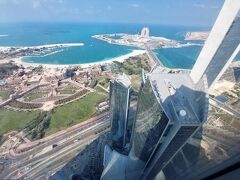 オブザベーションデッキアット300。
「THE OFFICIAL ABU DHABI PASS」というサイトから予約して20ドル、3,291円でした。当日予約はここが一番安かった。やっぱ事前に予約した方が安いです。