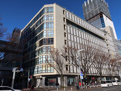 久屋大通りを下ると広小路通の角にあるのが名古屋三越。1月2日から初売りです