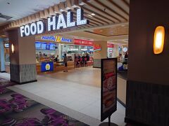 というわけで、薬を飲むには朝ごはん！！！
フラミンゴホテルのフードコートに。