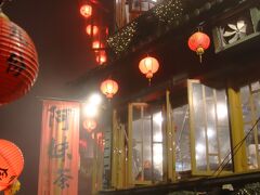阿妹茶樓にもちょこっと立ち寄ろうかと思ったが、入口が混んでいたため諦める