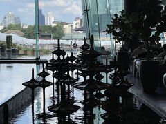 アイコンサイアム到着
チャオプラヤ川沿いの
巨大ショッピングモールです

おー、涼しい！やれやれ～♪(´ε｀ )