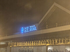 関空からは近いですね。
離陸後約1時間30分でソウル金浦空港へ到着