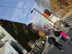 午前中は薬水駅にあるリメイ皮膚科で友達がホクロ取りをし、お昼過ぎに明洞へ移動。