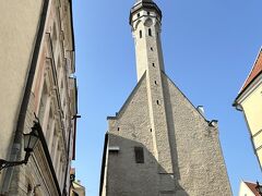 教会かと思いきや１４０４年に完成した（室町時代から健在？）旧市庁舎なんですって！！