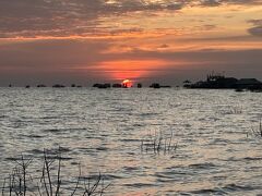 　そしてサンセットです。ちょうどこのタイミングで船が沢山群がっていることが分かりますね。