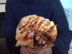 デザートのはしごでいつもの「クレープ工房 松本店」よりお馴染みの２１１番です。ホントここのクレープは皮が美味しい、それをダイレクトに感じられる「あつあつシュガーバター」はおすすめです。