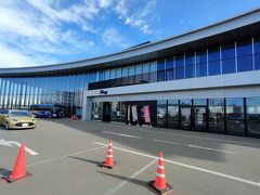 その後は途中休憩を挟みながらサクッと釧路までやってきました。
腹ペコなのでまずは昼食。
釧路町にある釧之助本店に到着。