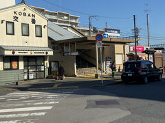 京成佐倉の駅に着きました。送迎バスは京成佐倉からJR佐倉を経由していたのですが、このまま美術館へ直行しました。

この時すでにバスは増便され、各駅ごとの発着になっていました。