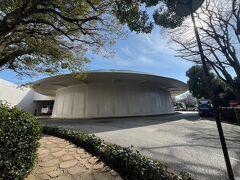 そのまま隣合っているグランドプリンスホテルの敷地内に入る。