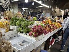 　シェムリアップには初日夜遅く到着し、翌日から２日間連続で朝から夕食まで出歩いていたので、街をまともに観光していませんでした。