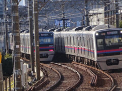 日を改めて、今度は東武伊勢崎線の埼玉県内撮影ポイントへ向かう。
京成関屋駅で下車、ここは東武牛田駅と目と鼻の先。
