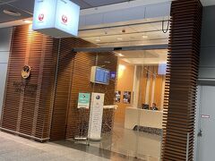 フランクフルト中央駅から電車移動で空港にやって来ました。