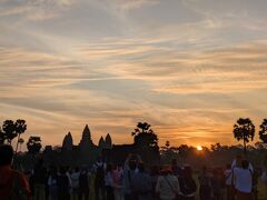 そして今回のツアーのハイライト。アンコールワットからの初日の出です。
今年も元気に旅行がたくさんできますように！
今年も宜しくお願い致します。