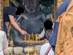 アンコールワットから持ってきた、だった気がする。