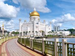 フレームも良いけど、やっぱりそのままの方がダイナミックな写真が撮れますね!

この為に重い一眼レフ持参したのよ～。

ちなみに、この通路に入るための扉は閉ざされていたのですが、礼拝に向かう信者専用だったりするのかしら?