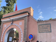 バヒア宮殿まで歩きます。
日が昇ると少し暑い