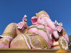  ★Wat Saman Rattanaram ワット サマーン ラッタナーラーム(ピンクガネーシャ)
思ってたより小さい！？寛ぐピンクガネーシャ♪金運・健康・幸運に恵まれる