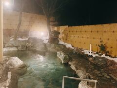 朝一の誰もいない露天風呂です。