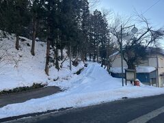 この上が旧湯檜曽駅です。さすがに雪が多いのでパスします。
