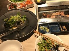 夕飯は駅ビルの焼肉屋
たくさん歩いたから　明日のためにもエネルギー補給しないとね。