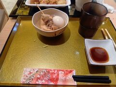 ちょっと姫路おでんもつまみ食い。少し薄味の具材をショウガ醤油でいただくおでんです。