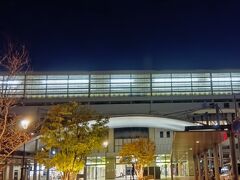 6時台の姫路駅。駅入り口近くに24時間営業のマクドナルドあります。ここより相生駅までは電車の本数が多くアクセスしやすく便利です。
