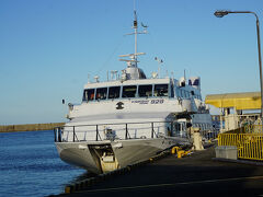 ●ジェットフォイル＠両津港

16:12。
乗船を開始しました。
満席のようです。