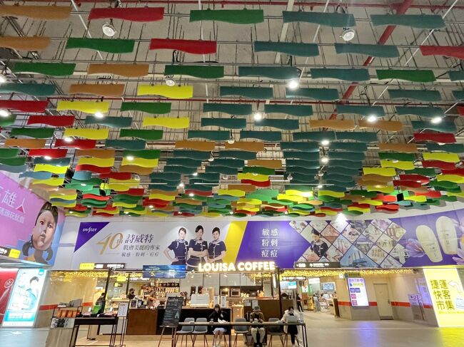 地下鉄乗るぞー<br /><br />ソン・イェジンの大きな広告がはってありました<br />いいなぁー<br />ヒョンビン、家に帰ったらあんな美人がいるんだもの<br />羨ましい