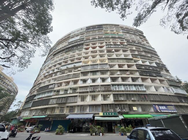 １階にはいろいろなお店が入っています<br />以前来た時はこの辺りで朝食をいただきました