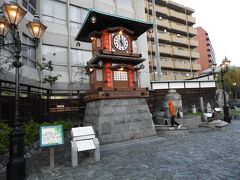 駅直近にある、からくり時計。
