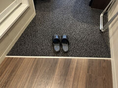 本日のホテルに到着
部屋の入り口が玄関風
