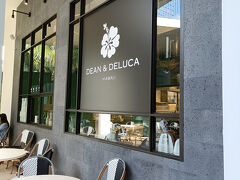 カカアコ着きました！

サウスショアマーケットの駐車場に止めたのですが、
本日は12月25日・・・クリスマスです！

店が開いてません！

見事に開いてない！


幸い、ディーンアンドデルーカ開いておりました