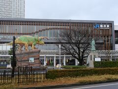 9：25、小松空港から約50分乗車してバスはJR福井駅東口（一乗谷口）に到着。
福井の旅は2度目ですが福井駅は初めてです。

バス乗り場はメインの西口（福井城址口）にもあり、空港連絡バスや高速バスが発着するのは東口です。