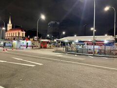 シンガポールから一泊二日でジョホールバルへ行ってみることに。祝日のクリスマスにぶつかってしまったため、イミグレの混雑を考えて、気合を入れて朝6時過ぎにクイーンストリートバス停にやってきた。そしたら誰もいなかった笑
コーズウェイリンクのドライバーにキャッシュで払おうとしたらお釣りはないと言われたので、visaタッチで。4.8ドル。お釣りがないのがたまたまだったのか、デフォルトかは分からず。