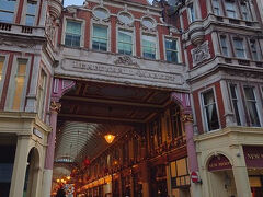 結構お買い物して、次に向かったのはレドンホールマーケット。