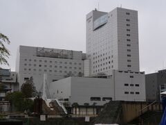 ホテルフジタ福井が見えてきました。

大きなホテルです。