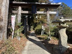 お寺や神社が山の麓沿いに密集している。1番駅から近い別所神社から拝観。