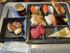 ホテルに戻ってごはん！
おさしみやらステーキやら！
おいしかったですよ。

予約したときは湯快リゾートだったのに泊まったときは大江戸温泉グループｗ