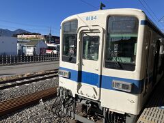 同じホームの反対側に停車中の東武東上線に乗車します。