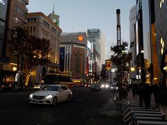 云わずと知れた銀座四丁目交差点を、晴海通りの数寄屋橋方向から。
