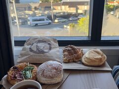 パンの袋も同じですから。

ホテルに戻って朝食タイム。朝からお腹がいっぱい