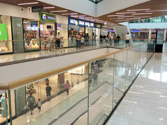 リバティスクエアの目の前にあるショッピングモールガレリアにて、ヒンカリの絵の靴下を購入。ほかにもいろんなお店が沢山入っています