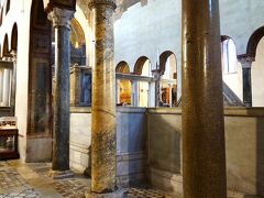 柱は、あちこちのローマ時代の建築物から持ってきたので、不揃いなんだそう。
12時にツアーはここで解散になり、私たちは散歩しながら、テルミニ駅方面へ向かう。