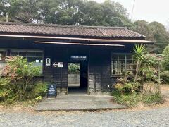 近鉄車両で、川根温泉笹間渡駅へ
趣きのある駅舎