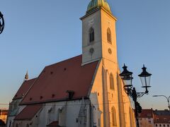 「聖マルティン大聖堂」
14世紀の初頭に建てられた、ブラチスラバ最古の教会。
部屋からも見えてました。