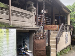 続いては軽く昼食。
訪れた先はMelting Wok Warung。
先客は1組2名、お昼時間なのに空いてる、、、